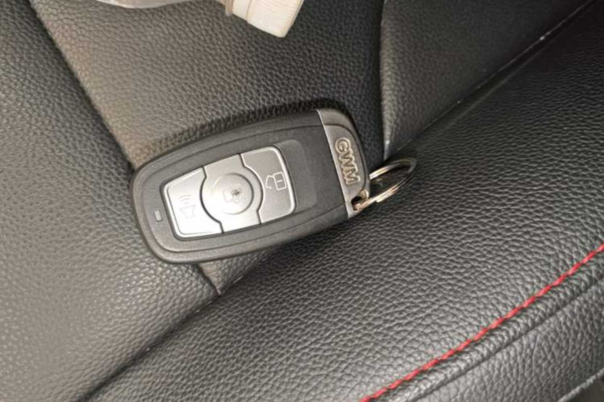 Used Haval H6 2015 Upgraded Model 1.5T Manual Two-Wheel Drive Elite Version Interior 1