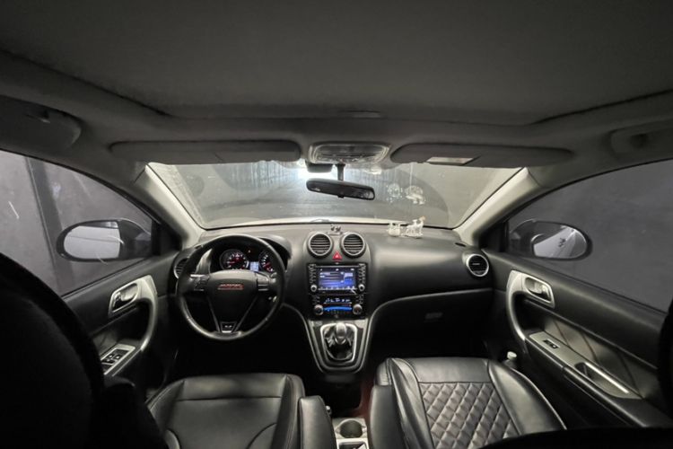 Used Haval H6 2015 Upgraded Model 1.5T Manual Two-Wheel Drive Elite Version Interior 1