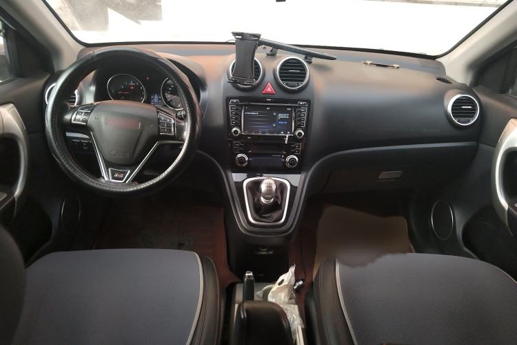 Used Haval H6 2015 Upgraded Model 1.5T Manual Two-Wheel Drive Elite Version Interior 2