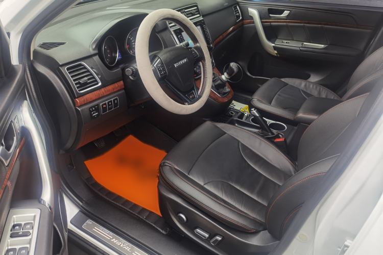 Used Haval H6 2015 Revised Version Sport Edition 1.5T Manual Transmission Two-Wheel Drive Elite Grade Interior 2