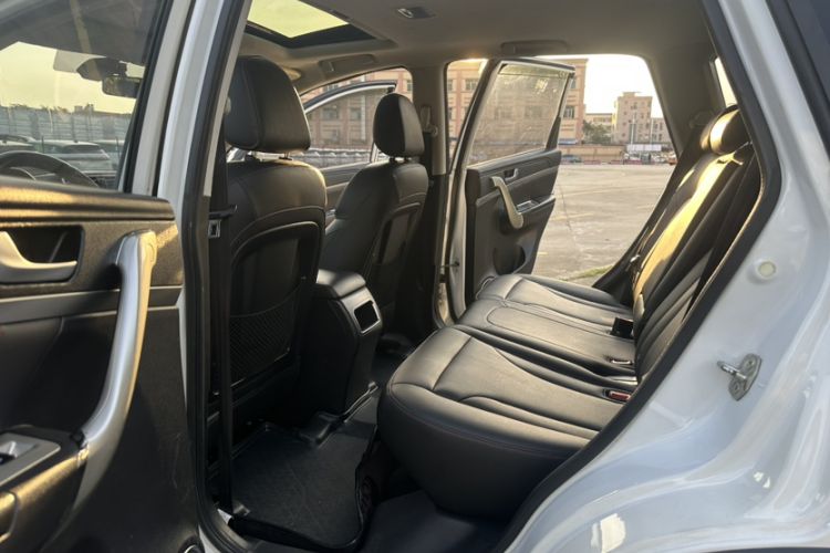Used Haval H6 2015 Sport Edition 1.5T Automatic Two-Wheel Drive Luxury Model Interior 2