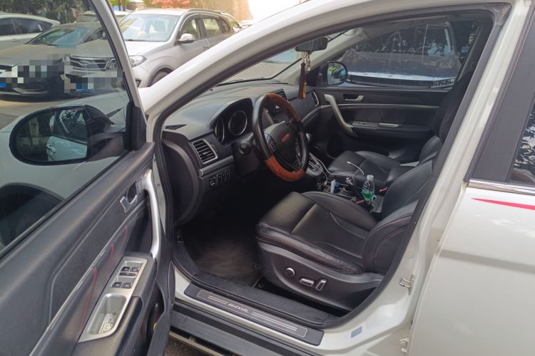 Used Haval H6 2015 Sport Edition 1.5T Automatic Two-Wheel Drive Luxury Model Interior 3