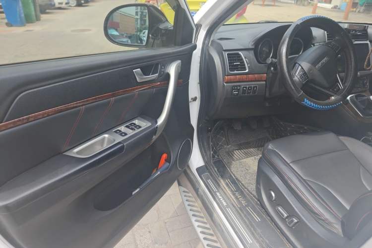 Used Haval H6 2015 Revised Version Sport Edition 1.5T Manual Transmission Two-Wheel Drive Elite Grade Interior 3