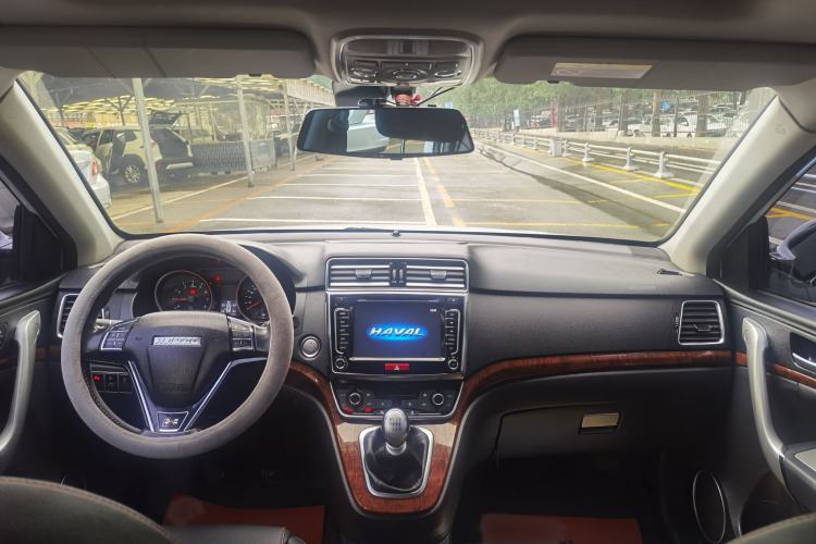 Used Haval H6 2015 Revised Version Sport Edition 1.5T Manual Transmission Two-Wheel Drive Elite Grade Interior 3