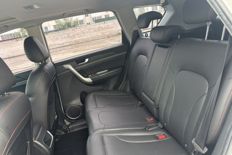 Used Haval H6 2015 Sport Edition 1.5T Automatic Two-Wheel Drive Luxury Model Interior 3