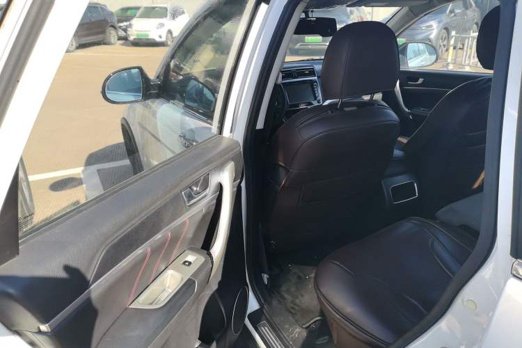 Used Haval H6 2015 Sport Edition 1.5T Automatic Two-Wheel Drive Luxury Model Interior 3