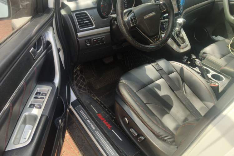 Used Haval H6 2015 Sport Edition 1.5T Automatic Two-Wheel Drive Luxury Model Interior 3