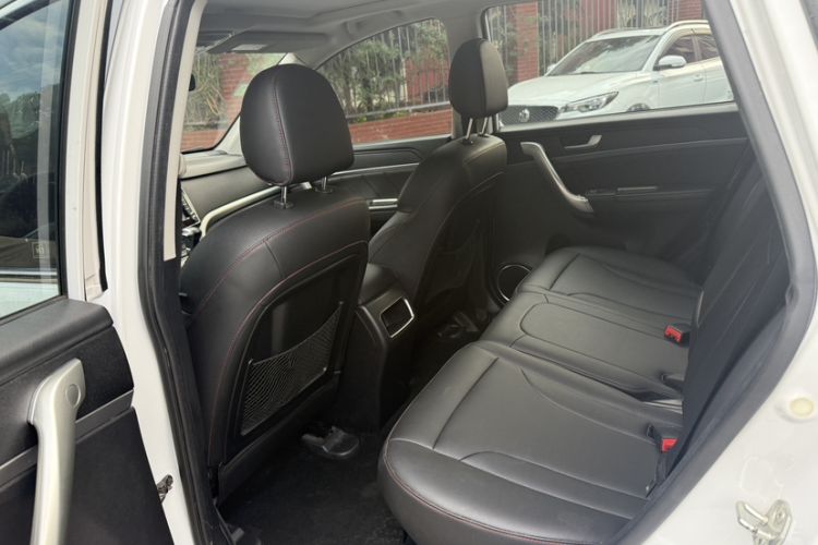 Used Haval H6 2015 Sport Edition 1.5T Automatic Two-Wheel Drive Luxury Model Interior 3