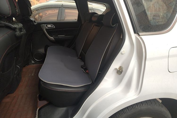 Used Haval H6 2015 Upgraded Model 1.5T Manual Two-Wheel Drive Elite Version Interior 4