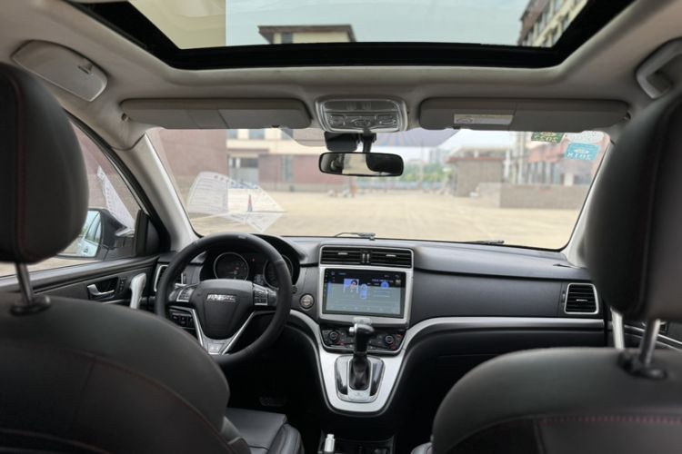 Used Haval H6 2015 Sport Edition 1.5T Automatic Two-Wheel Drive Luxury Model Interior 4