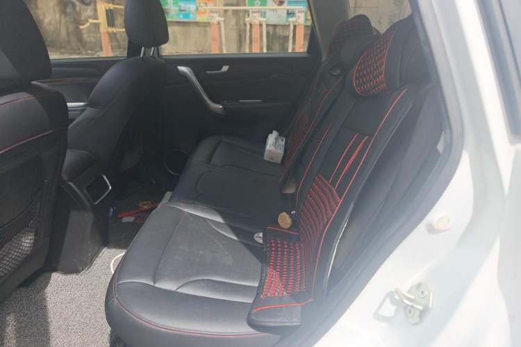 Used Haval H6 2015 Revised Version Sport Edition 1.5T Manual Transmission Two-Wheel Drive Elite Grade Interior 4