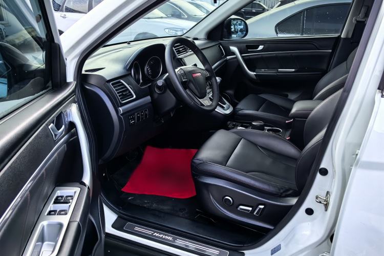 Used Haval H6 2015 Sport Edition 1.5T Automatic Two-Wheel Drive Luxury Model Interior 4