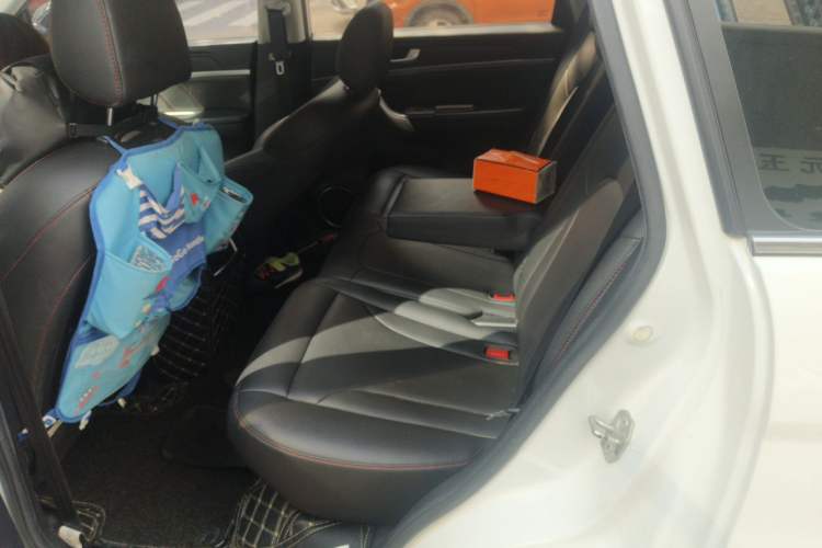 Used Haval H6 2015 Sport Edition 1.5T Automatic Two-Wheel Drive Luxury Model Interior 4