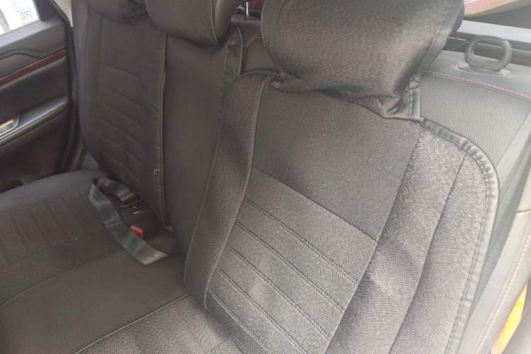 Used Haval H6 2015 Sport Edition 1.5T Manual Two-Wheel Drive Prestige Model Interior 4
