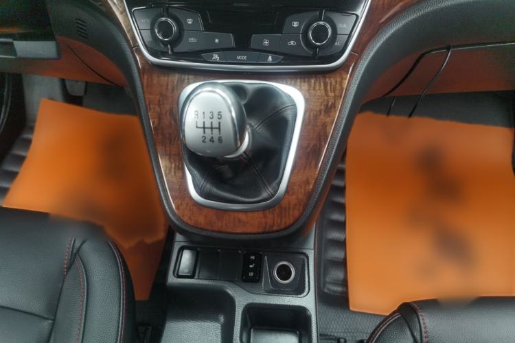 Used Haval H6 2015 Revised Version Sport Edition 1.5T Manual Transmission Two-Wheel Drive Elite Grade Interior 5