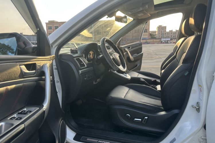 Used Haval H6 2015 Sport Edition 1.5T Automatic Two-Wheel Drive Luxury Model Interior 5