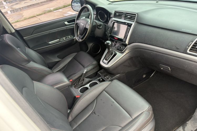 Used Haval H6 2015 Sport Edition 1.5T Automatic Two-Wheel Drive Luxury Model Interior 6