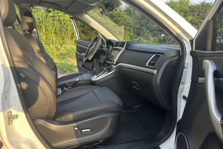 Used Haval H6 2015 Sport Edition 1.5T Automatic Two-Wheel Drive Luxury Model Interior 6