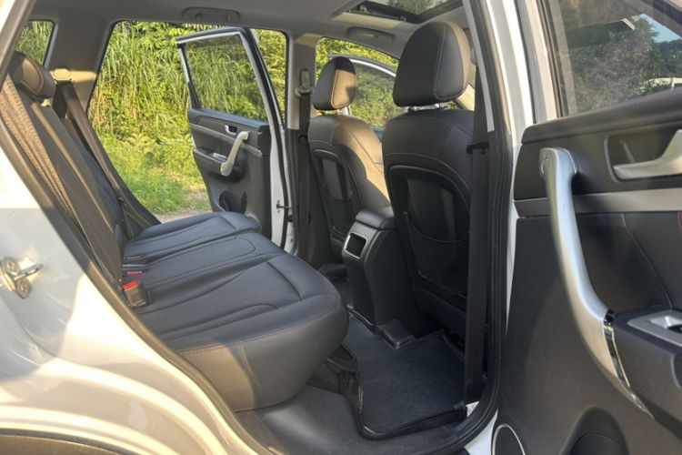 Used Haval H6 2015 Sport Edition 1.5T Automatic Two-Wheel Drive Luxury Model Interior 8