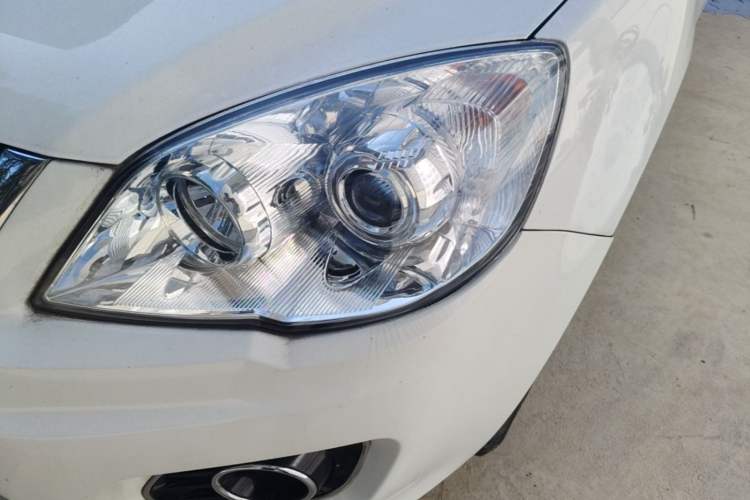 Used Haval H6 2015 Upgraded Model 1.5T Manual Two-Wheel Drive Elite Version Left Front Headlight