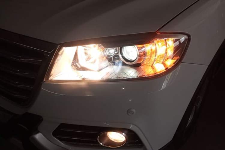 Used Haval H6 2015 Revised Version Sport Edition 1.5T Manual Transmission Two-Wheel Drive Elite Grade Left Front Headlight
