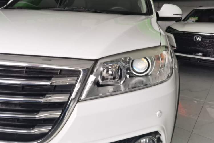 Used Haval H6 2015 Sport Edition 1.5T Automatic Two-Wheel Drive Luxury Model Left Front Headlight