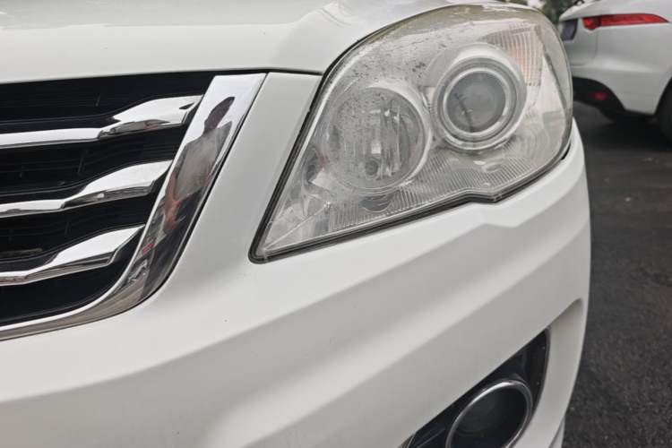 Used Haval H6 2015 Upgraded Model 1.5T Manual Two-Wheel Drive Elite Version Left Front Headlight