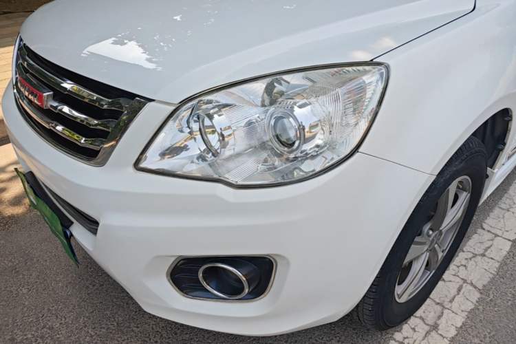 Used Haval H6 2015 Upgraded Model 1.5T Manual Two-Wheel Drive Elite Version Left Front Headlight