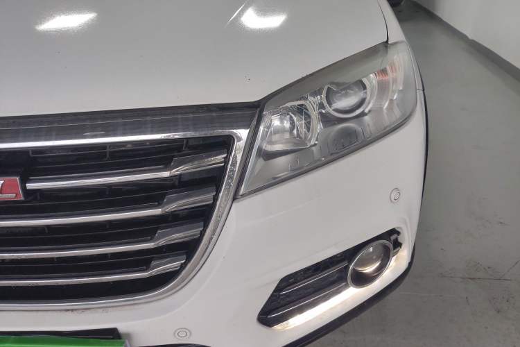 Used Haval H6 2015 Sport Edition 1.5T Automatic Two-Wheel Drive Luxury Model Left Front Headlight