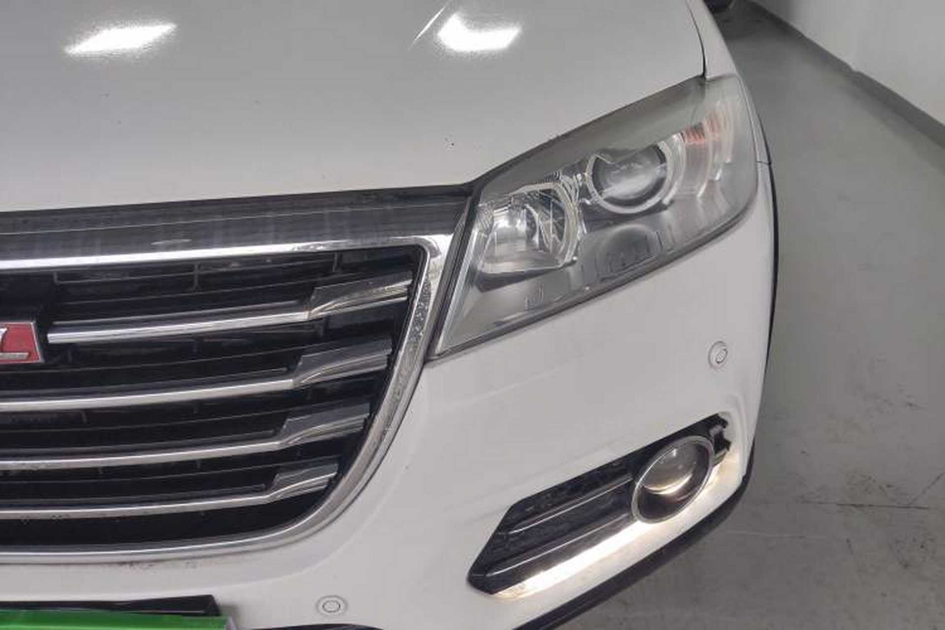 Used Haval H6 2015 Sport Edition 1.5T Automatic Two-Wheel Drive Luxury Model Left Front Headlight