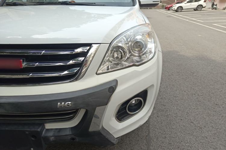 Used Haval H6 2015 Upgraded Model 1.5T Manual Two-Wheel Drive Elite Version Left Front Headlight