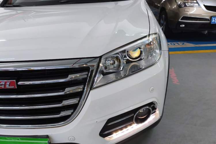 Used Haval H6 2015 Sport Edition 1.5T Automatic Two-Wheel Drive Luxury Model Left Front Headlight