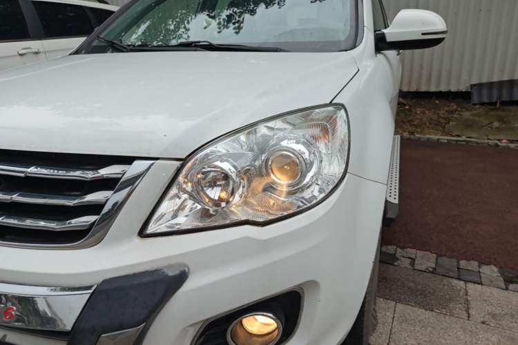 Used Haval H6 2015 Upgraded Model 1.5T Manual Two-Wheel Drive Elite Version Left Front Headlight