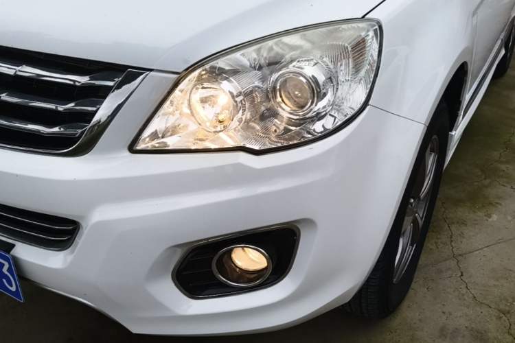 Used Haval H6 2015 Upgraded Model 1.5T Manual Two-Wheel Drive Elite Version Left Front Headlight