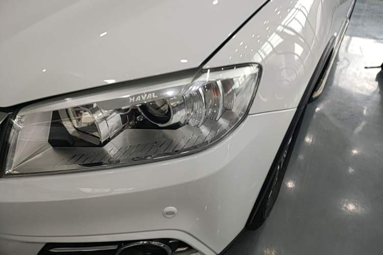 Used Haval H6 2015 Sport Edition 1.5T Automatic Two-Wheel Drive Luxury Model Left Front Headlight