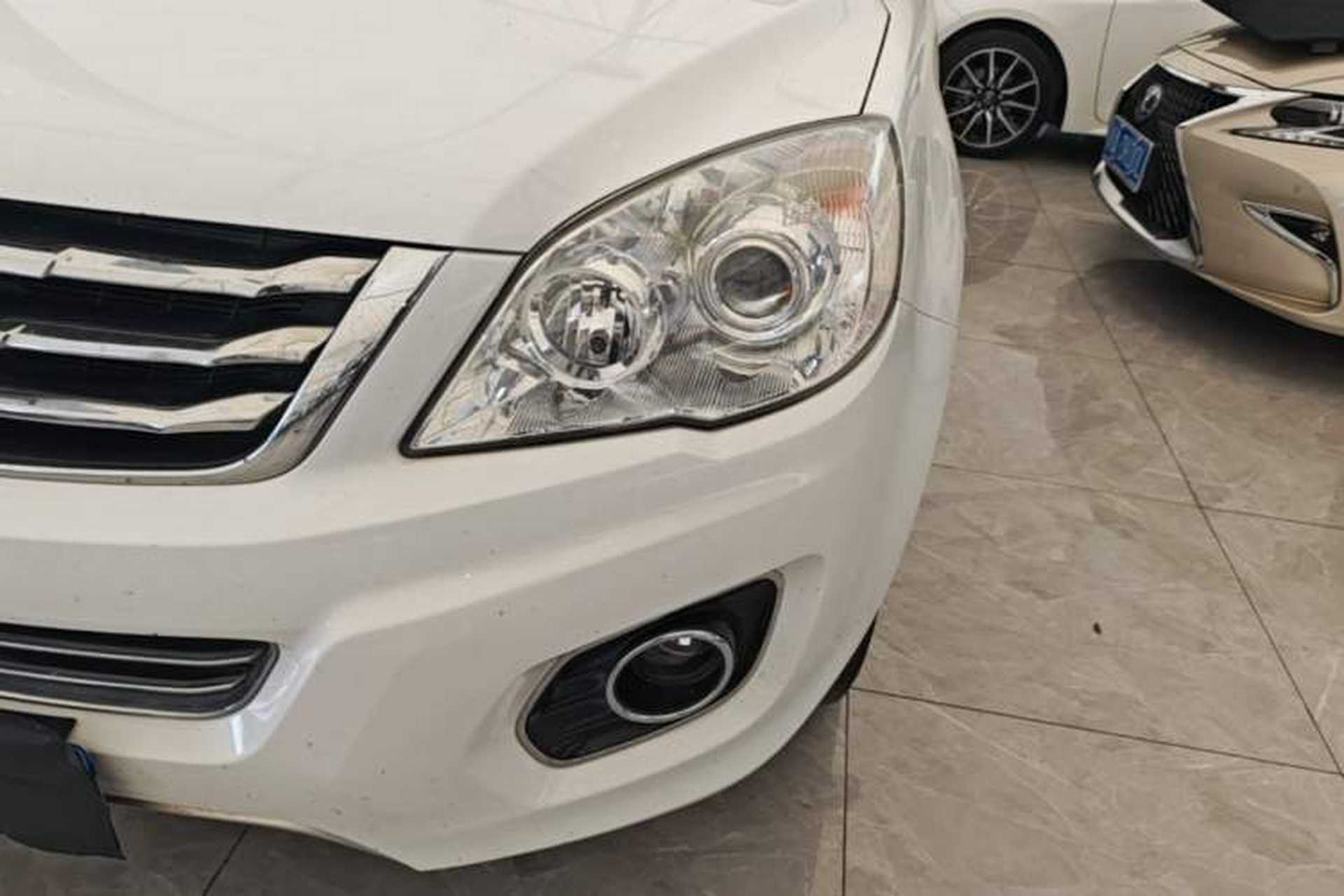 Used Haval H6 2015 Upgraded Model 1.5T Manual Two-Wheel Drive Elite Version Left Front Headlight