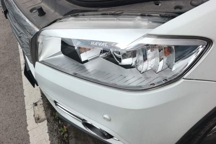Used Haval H6 2015 Revised Version Sport Edition 1.5T Manual Transmission Two-Wheel Drive Elite Grade Left Front Headlight
