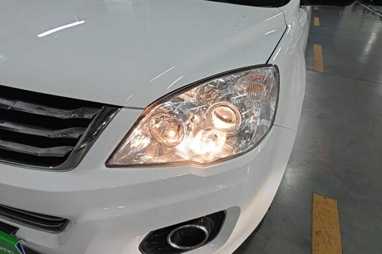 Used Haval H6 2015 Upgraded Model 1.5T Manual Two-Wheel Drive Elite Version Left Front Headlight