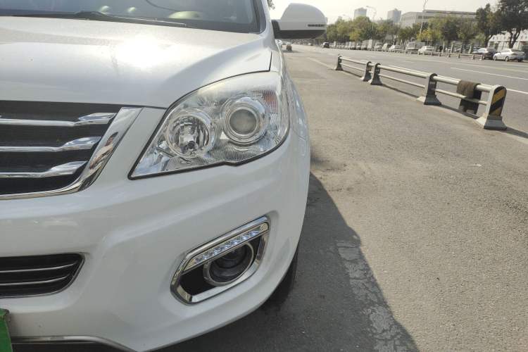 Used Haval H6 2015 Upgraded Model 1.5T Manual Two-Wheel Drive Elite Version Left Front Headlight