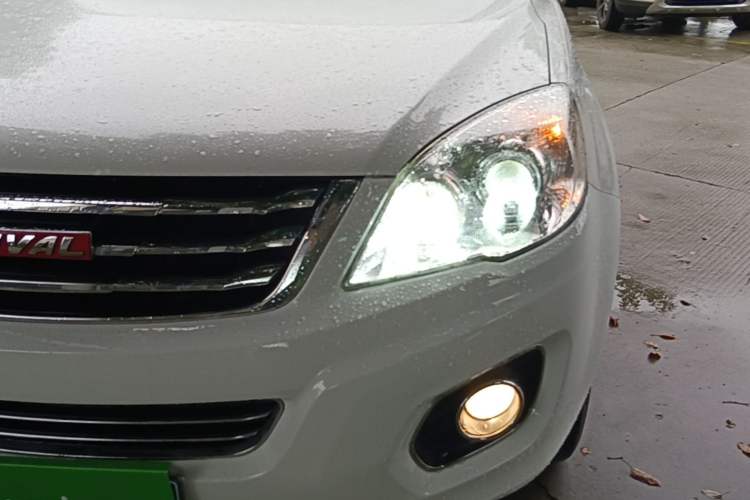 Used Haval H6 2015 Upgraded Model 1.5T Manual Two-Wheel Drive Elite Version Left Front Headlight
