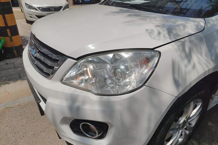 Used Haval H6 2015 Upgraded Model 1.5T Manual Two-Wheel Drive Elite Version Left Front Headlight