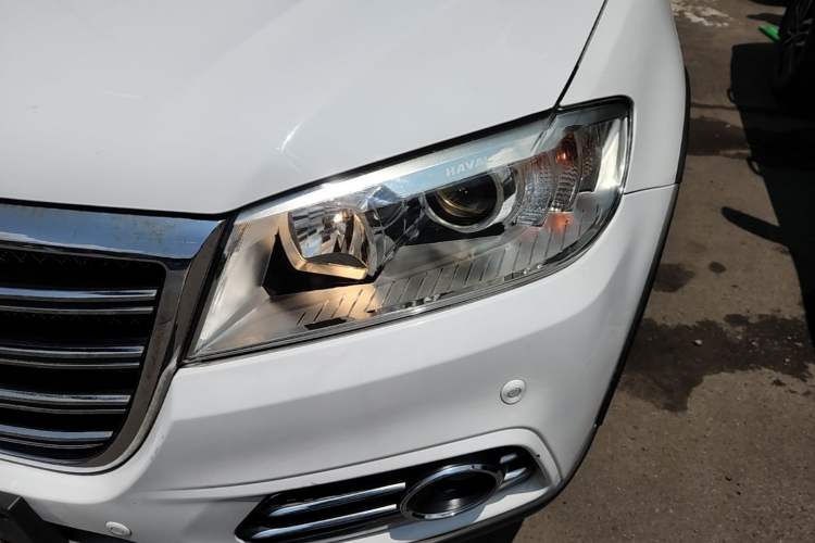 Used Haval H6 2015 Sport Edition 1.5T Automatic Two-Wheel Drive Luxury Model Left Front Headlight