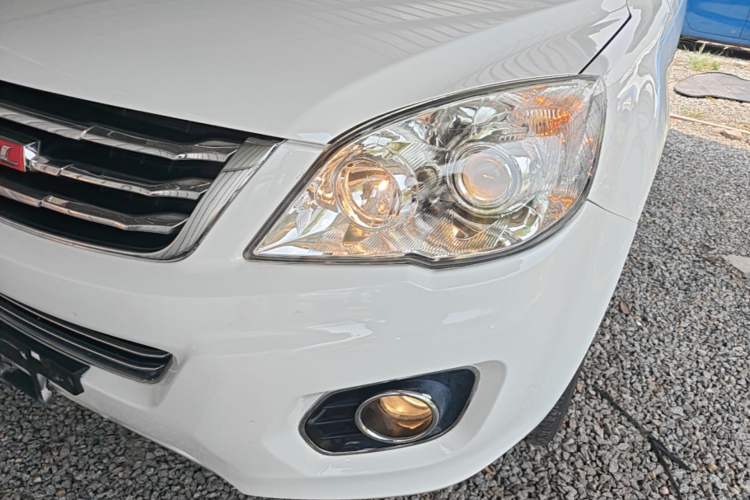 Used Haval H6 2015 Upgraded Model 1.5T Manual Two-Wheel Drive Elite Version Left Front Headlight