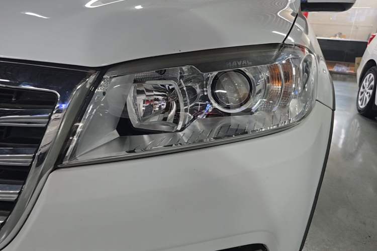Used Haval H6 2015 Sport Edition 1.5T Automatic Two-Wheel Drive Luxury Model Left Front Headlight