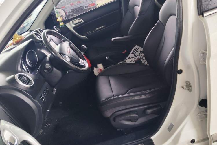 Used Haval H6 2015 Upgraded Model 1.5T Manual Two-Wheel Drive Elite Version Left Front Seat