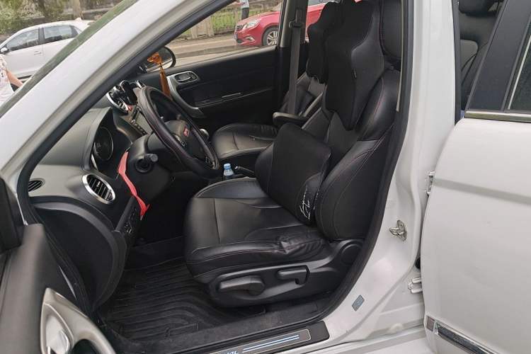 Used Haval H6 2015 Upgraded Model 1.5T Manual Two-Wheel Drive Elite Version Left Front Seat