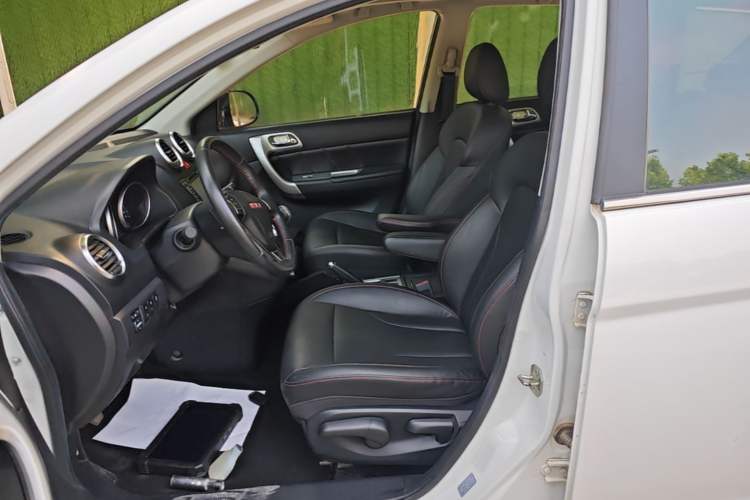 Used Haval H6 2015 Upgraded Model 1.5T Manual Two-Wheel Drive Elite Version Left Front Seat