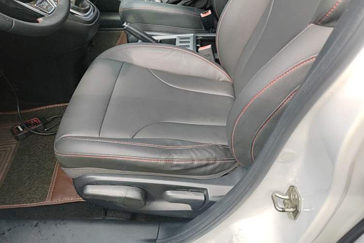 Used Haval H6 2015 Upgraded Model 1.5T Manual Two-Wheel Drive Elite Version Left Front Seat