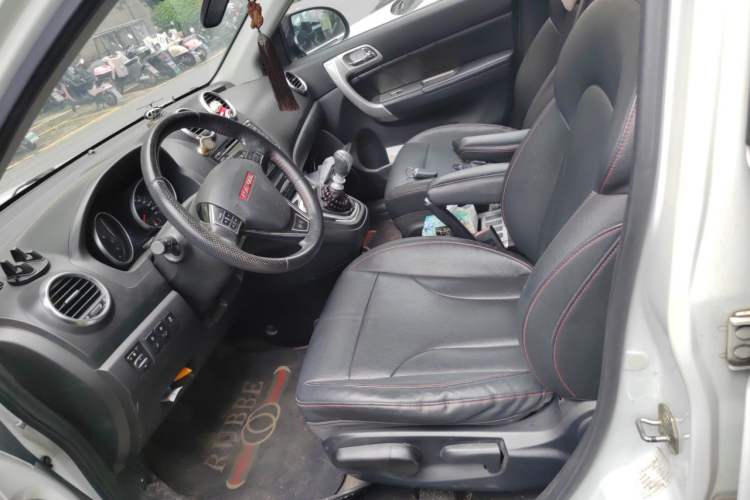 Used Haval H6 2015 Upgraded Model 1.5T Manual Two-Wheel Drive Elite Version Left Front Seat