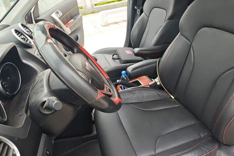 Used Haval H6 2015 Upgraded Model 1.5T Manual Two-Wheel Drive Elite Version Left Front Seat